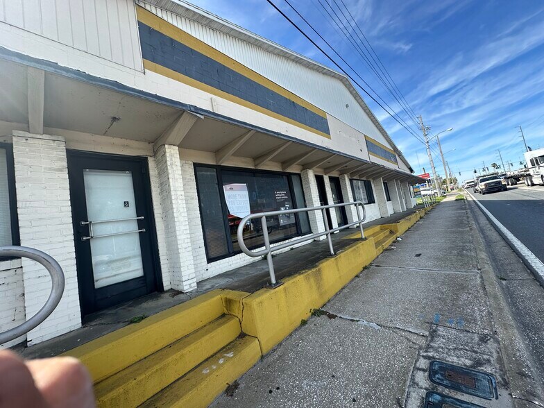 More Photos Of 911 S 14th St, Leesburg Freestanding For Sale