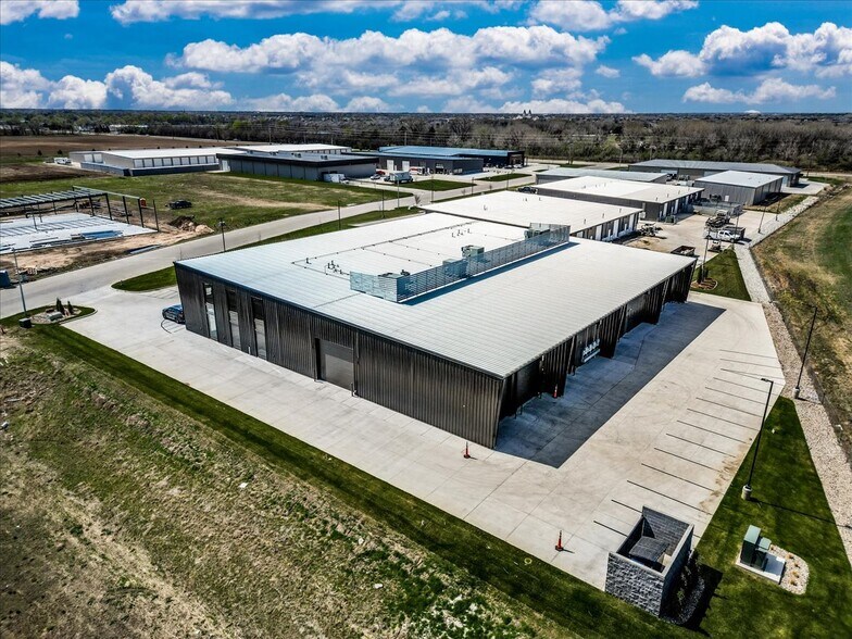 More Photos Of 4078 N Hoover Ct, Wichita Industrial For Sale