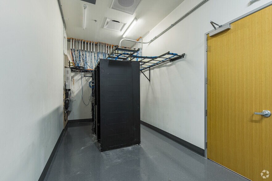 More Photos Of 5475 S Decatur Blvd, Las Vegas Research And Development For Lease