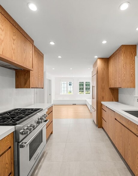 More Photos Of 6 Benedict Pl, Greenwich Office Residential For Sale