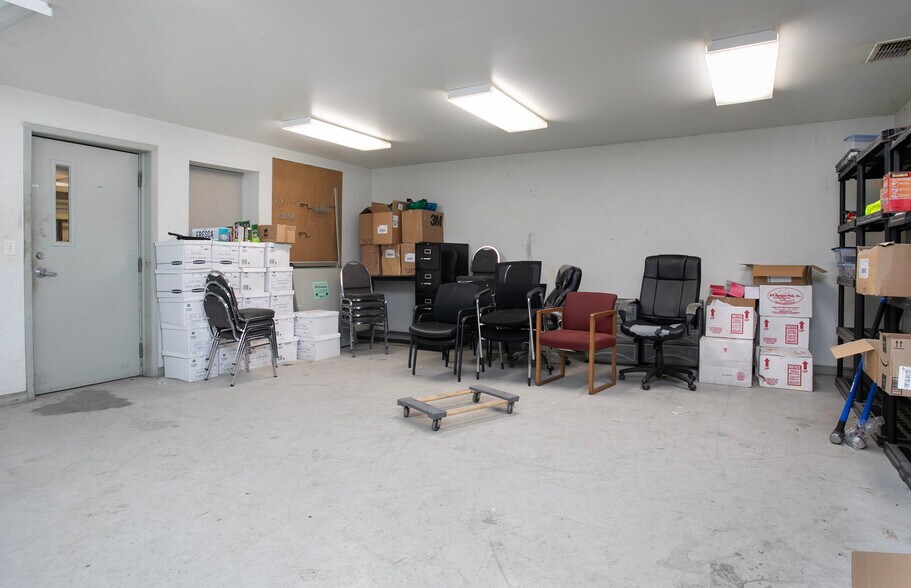 More Photos Of 8102 County Road 313 E, Tyler Distribution For Sale