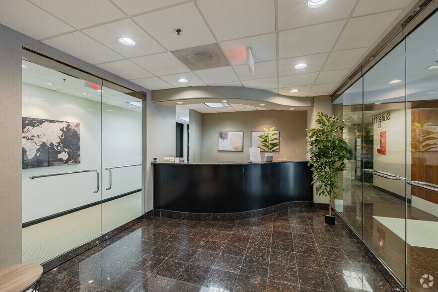 More Photos Of 40900 Woodward Ave, Bloomfield Hills Office For Lease