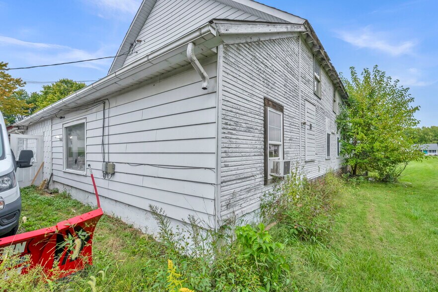 More Photos Of 100 Factory St, LaGrange Flex For Sale