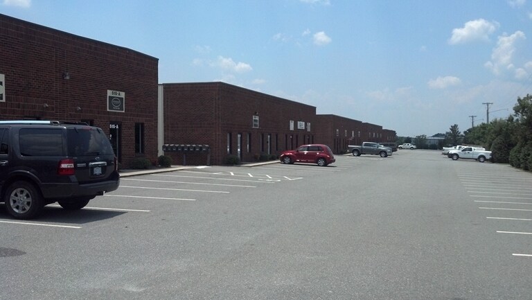More Photos Of 555 NW Pitts School Rd, Concord Warehouse For Lease