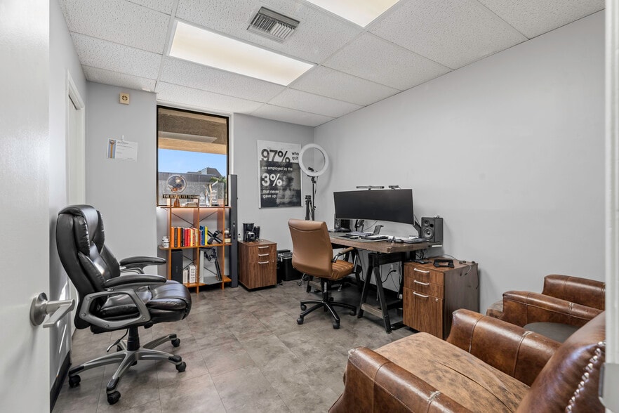 More Photos Of 4600 W American Ave, Bakersfield Office For Sale