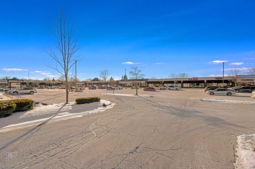More Photos Of 4204-4244 N Arlington Heights Rd, Arlington Heights General Retail For Sale