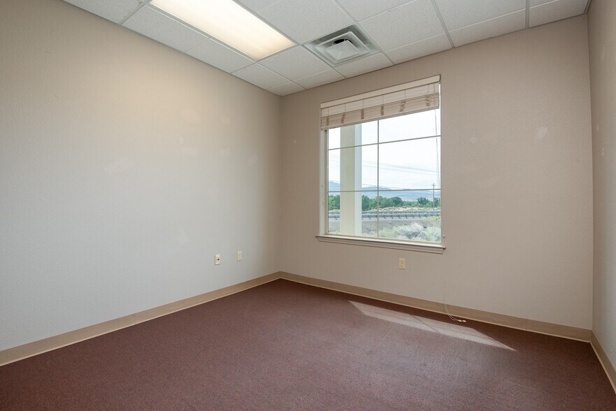More Photos Of 5 Pine Cone Rd, Dayton Office For Sale