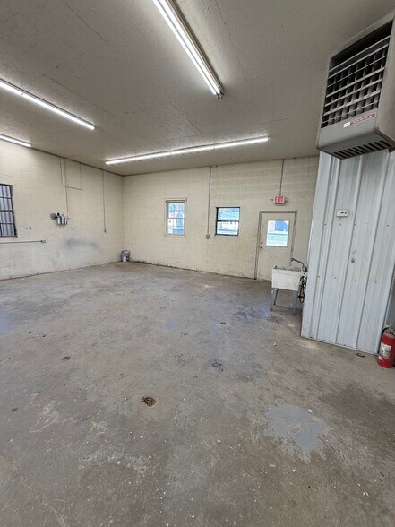 More Photos Of 5785 Tennessee 226, Savannah Flex For Lease