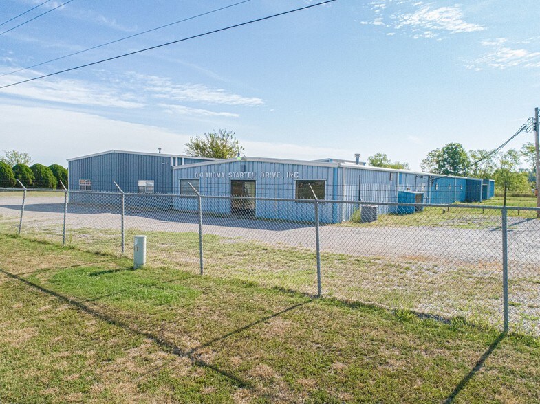 More Photos Of 700 N Main St, Lexington Warehouse For Lease