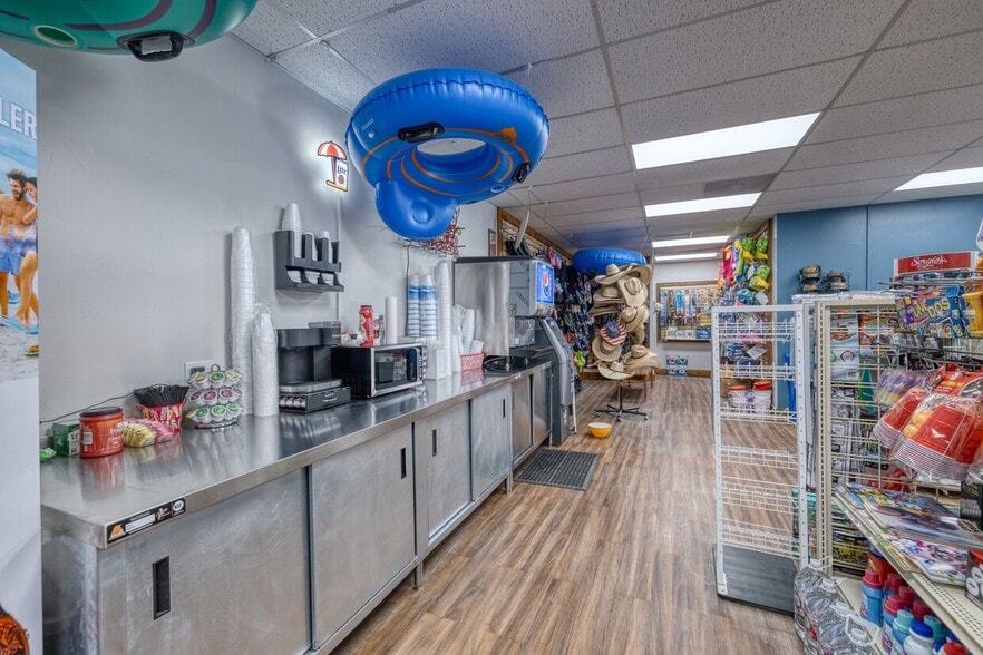 More Photos Of 49 Encino Dr, Concan Convenience Store For Sale