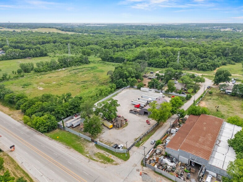 More Photos Of 9505 S Central Expy, Dallas Warehouse For Sale