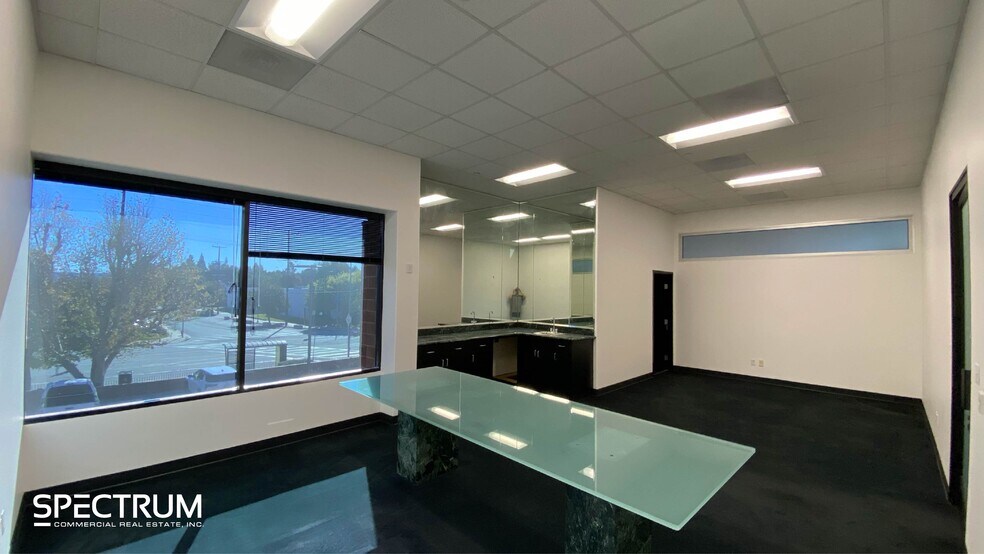 More Photos Of 21617-21621 Nordhoff St, Chatsworth Light Manufacturing For Lease