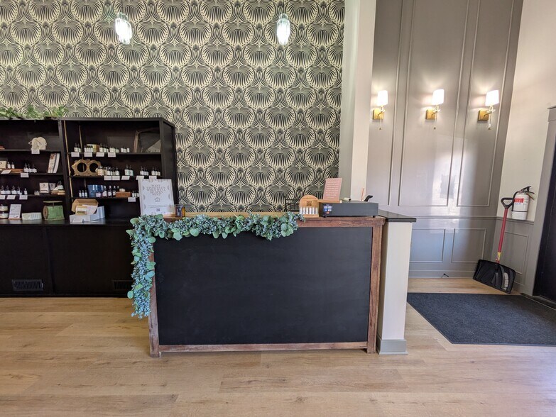 More Photos Of 106 NE 2nd St, Stuart Storefront For Sale