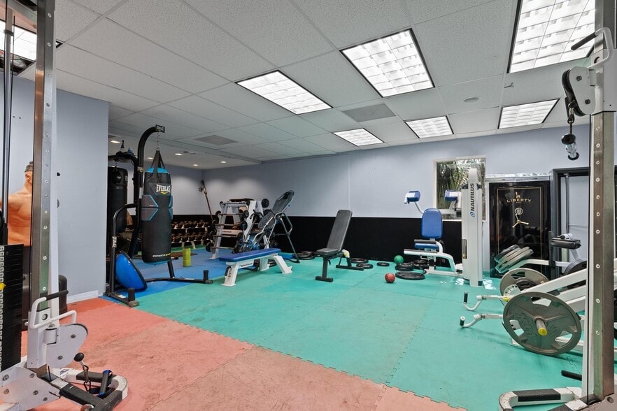 More Photos Of 5021 W Nassau St, Tampa Manufacturing For Sale