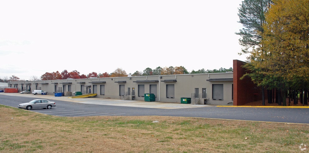 More Photos Of 2800-2852 E Parham Rd, Richmond Light Manufacturing For Lease