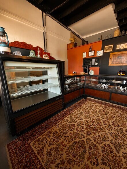 More Photos Of 223 Broad St, Milton General Retail For Sale