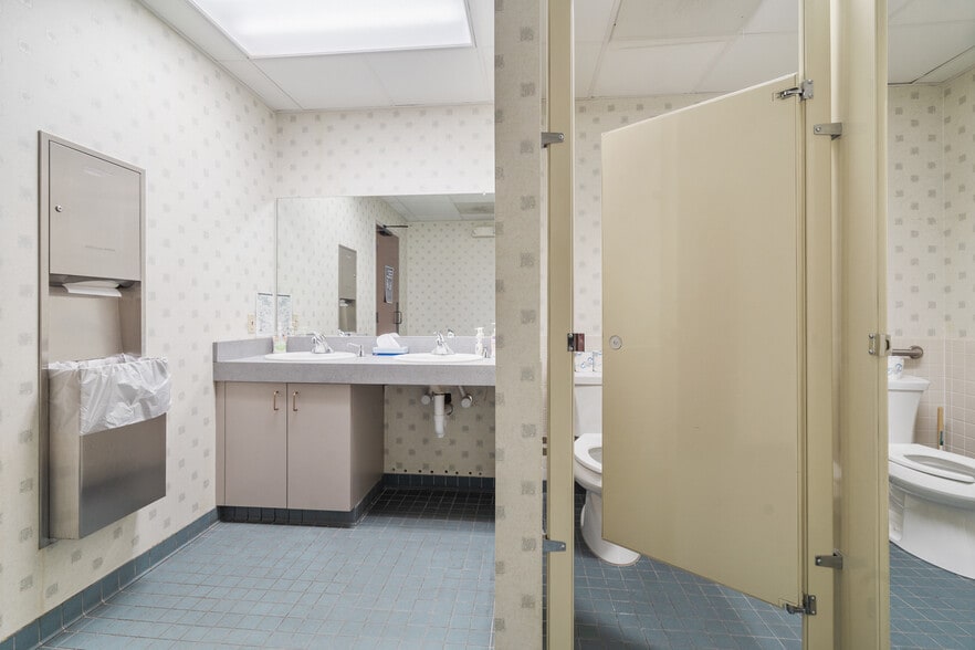 More Photos Of 3139 Voyager Dr, Green Bay Bank For Sale