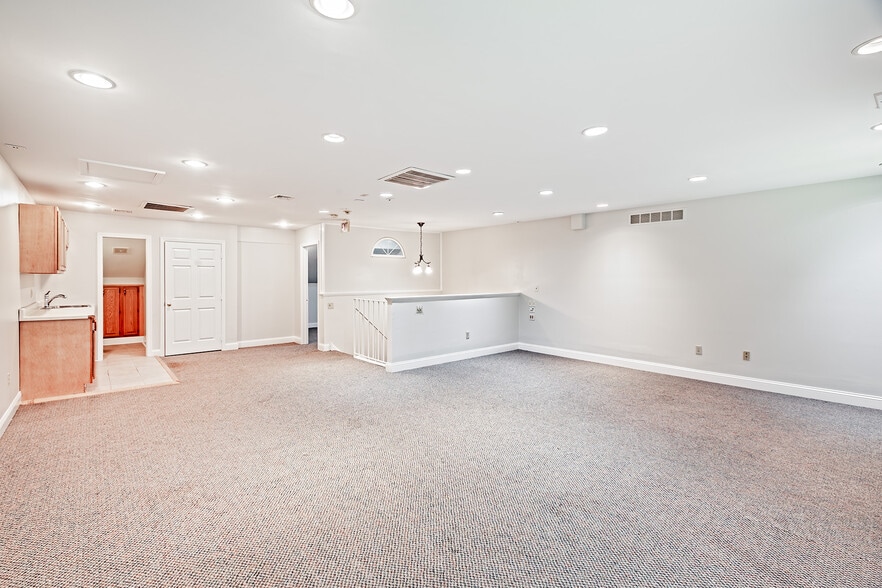 More Photos Of 5201-5215 W Woodmill Dr, Wilmington Medical For Sale