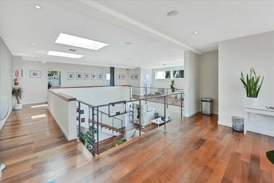 More Photos Of 1319 Abbot Kinney Blvd, Venice Loft Creative Space For Lease