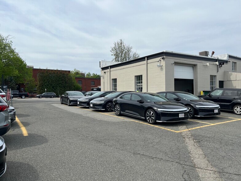 More Photos Of 1229 Washington St, West Newton Auto Dealership For Lease