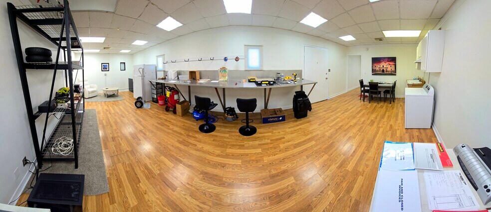 More Photos Of 2002 Cedar Dr, La Marque Freestanding For Lease