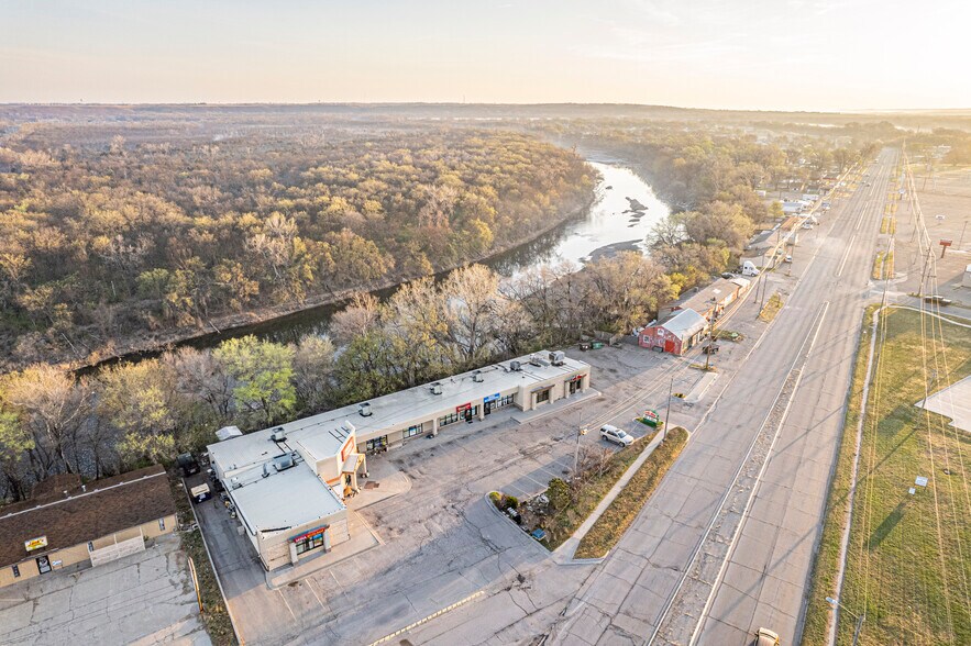 More Photos Of 204 E Grant Ave, Junction City Storefront For Sale