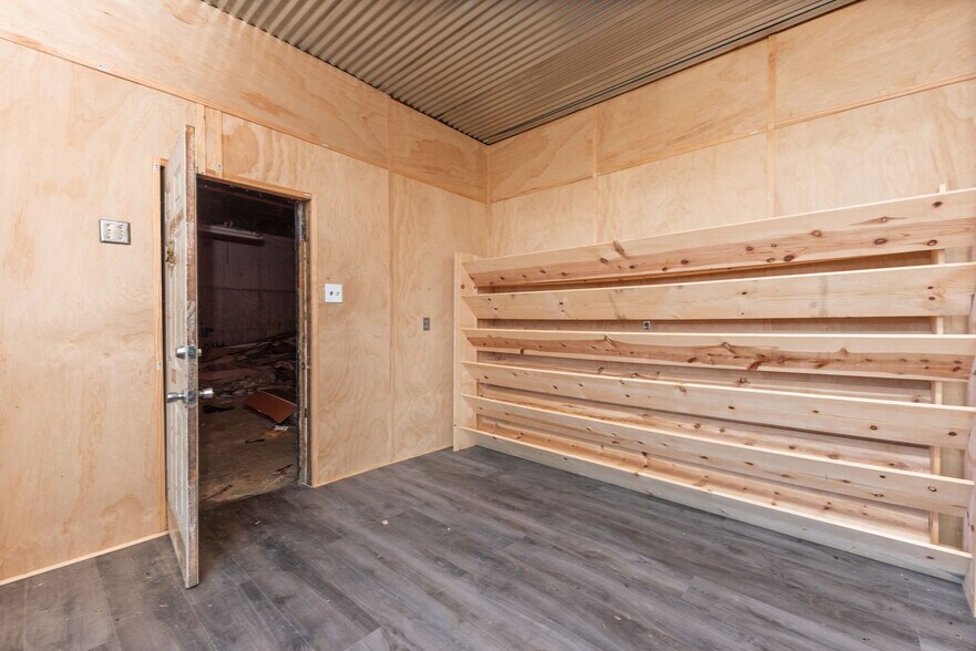 More Photos Of 656 US 52, Aberdeen Flex For Sale