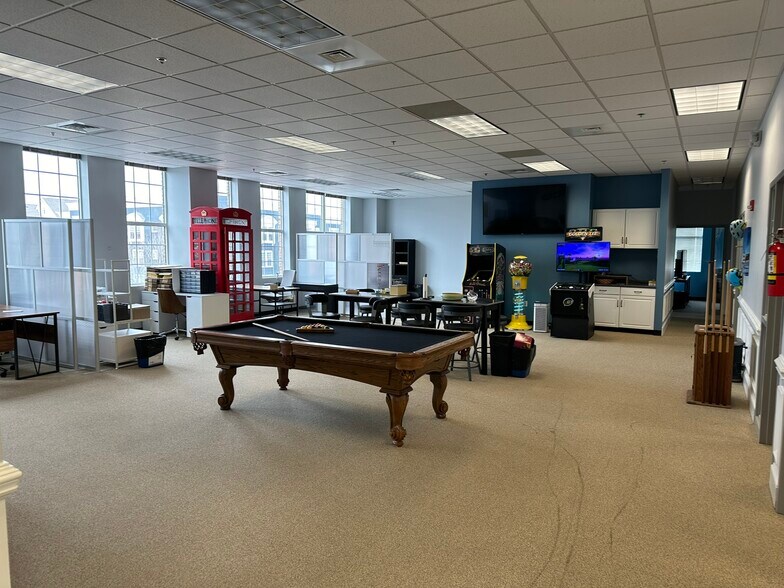 More Photos Of 16740 Birkdale Commons Pky, Huntersville Office Residential For Lease