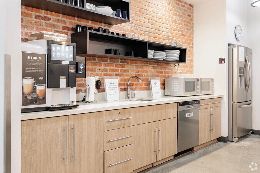 More Photos Of 1020 Rue Bouvier, Québec Coworking Space