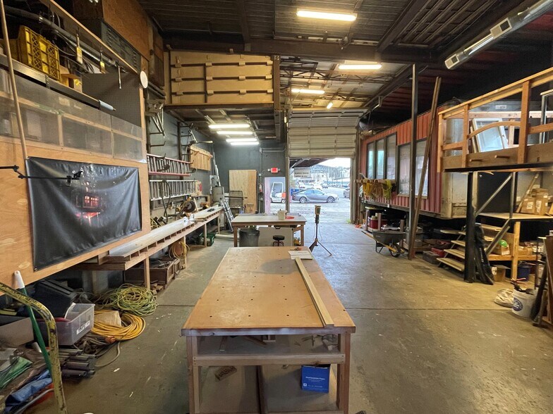 More Photos Of 2533 Westlake Ave N, Seattle Warehouse For Lease