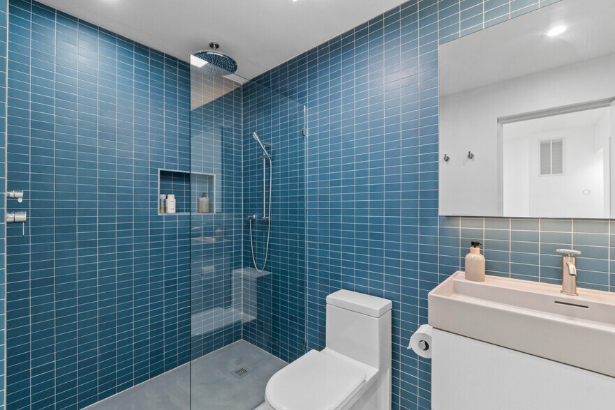 More Photos Of 422 S Highland Ave, Baltimore Storefront Retail Residential For Sale