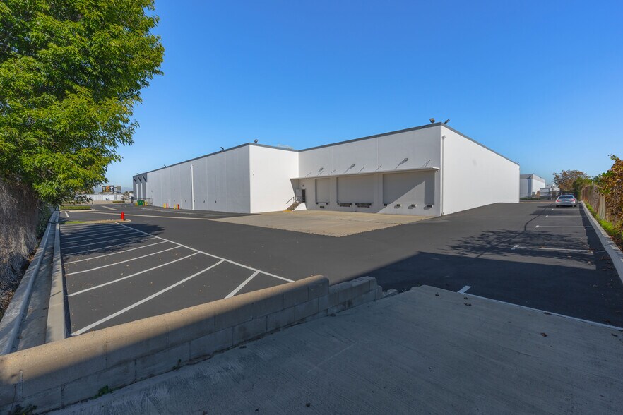 More Photos Of 1300 W Artesia Blvd, Compton Warehouse For Lease