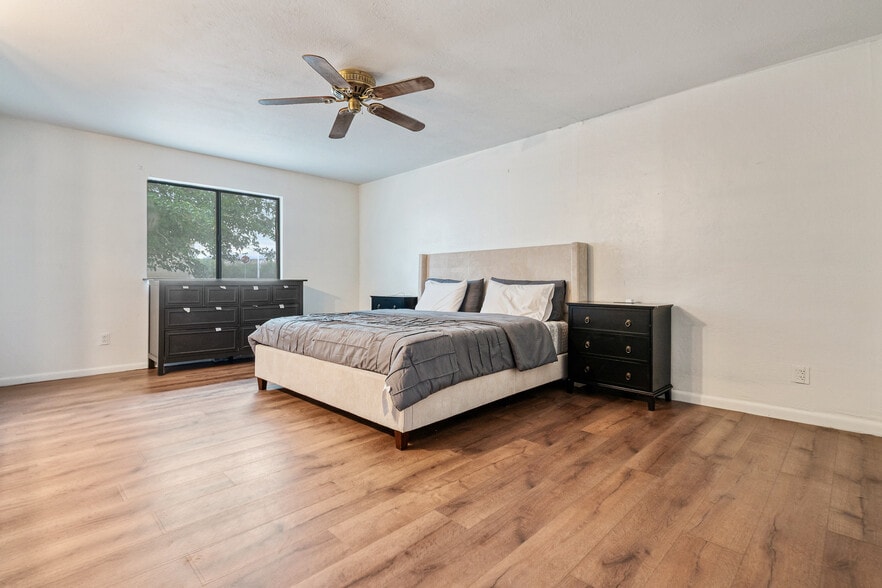 More Photos Of 1080 W 4th St, Benson Self Storage For Sale