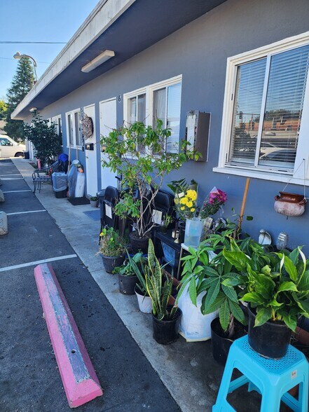 More Photos Of 4610-4612 Manhattan Beach Blvd, Lawndale Warehouse For Sale