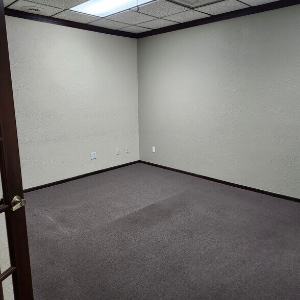More Photos Of 30 Acoma Blvd S, Lake Havasu City Office For Lease
