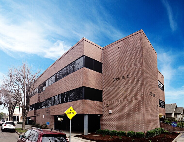 More Photos Of 225 30th St, Sacramento Office For Lease