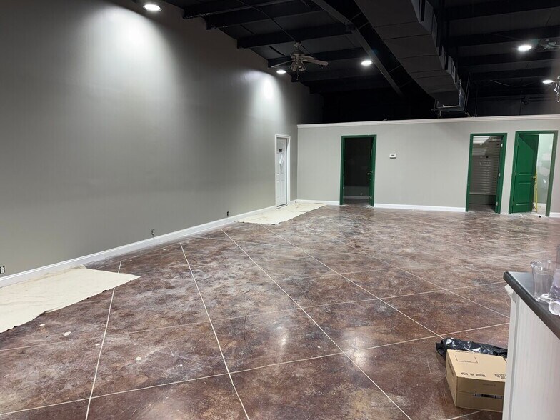 More Photos Of 1721 E Ridgewood Rd, Jasper Light Distribution For Lease