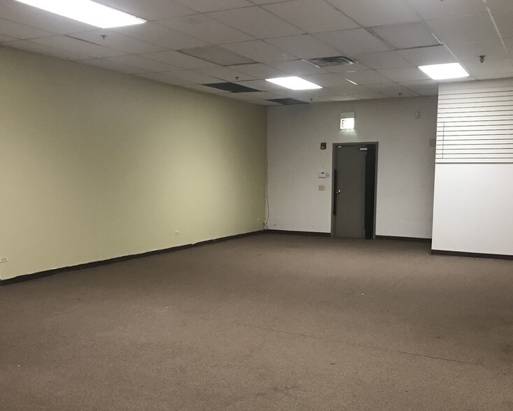 More Photos Of 174-176 N York Rd, Elmhurst Storefront For Sale