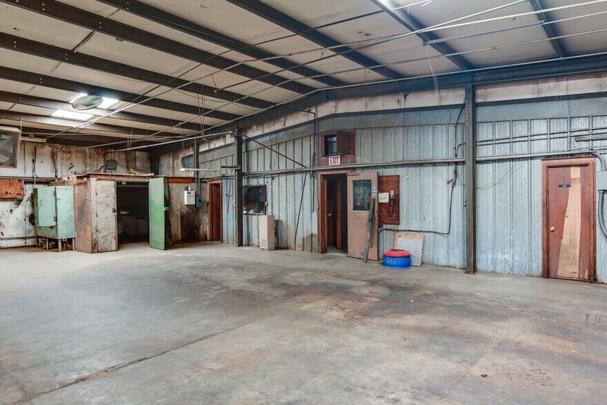 More Photos Of 720 E Main St, Ashdown Warehouse For Sale