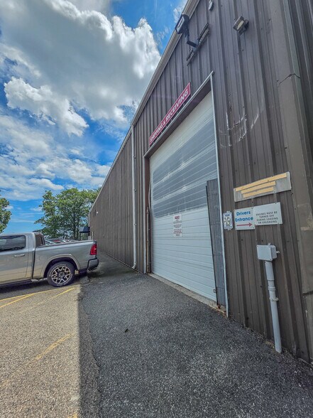 More Photos Of 86 Tide Mill Rd, Hampton Warehouse For Lease