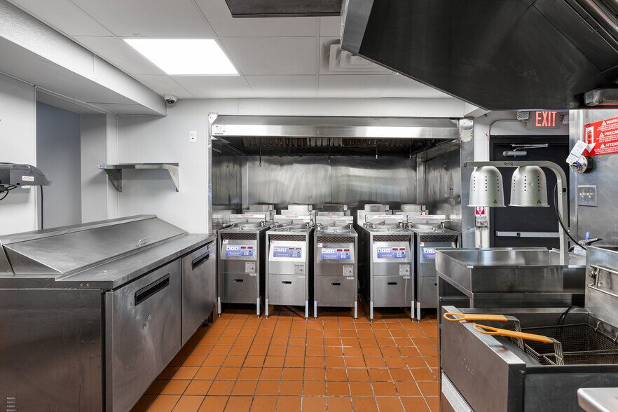 More Photos Of 9750 S Roberts Rd, Palos Hills Freestanding For Sale