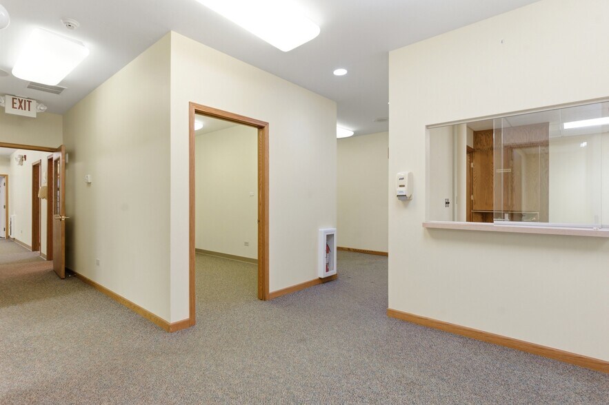 More Photos Of 1640 Willow Circle Dr, Crest Hill Medical For Sale