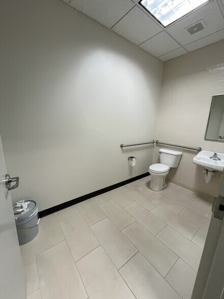More Photos Of 2232-2244 Centennial Rd, Toledo Office For Lease