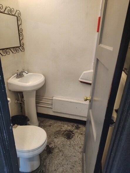 More Photos Of 556 N Arizona Ave, Chandler Storefront For Sale