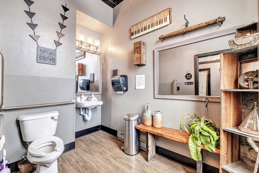 More Photos Of 112-114 S Broadway St, Green Bay Storefront Retail Office For Sale