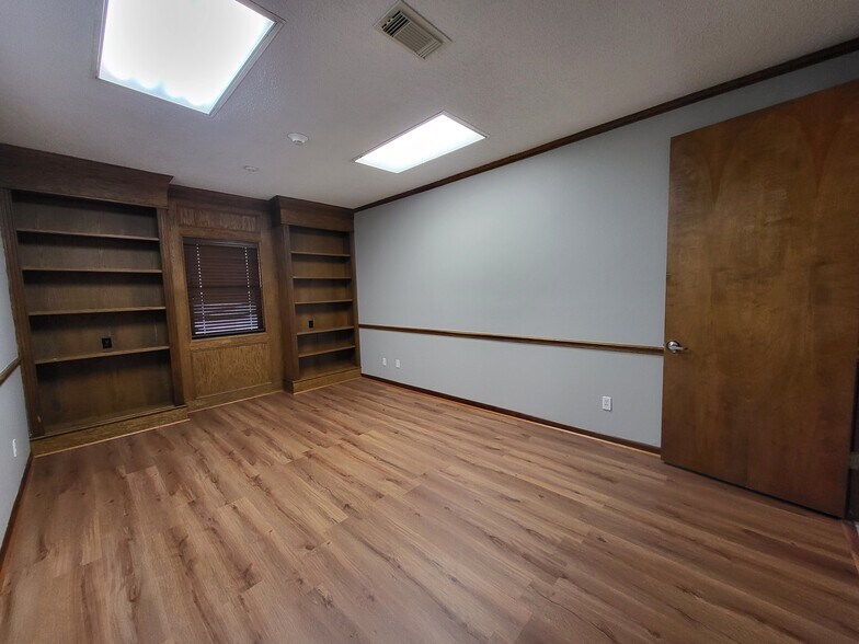 More Photos Of 20817 Sunshine Ln, Spring Office Residential For Lease