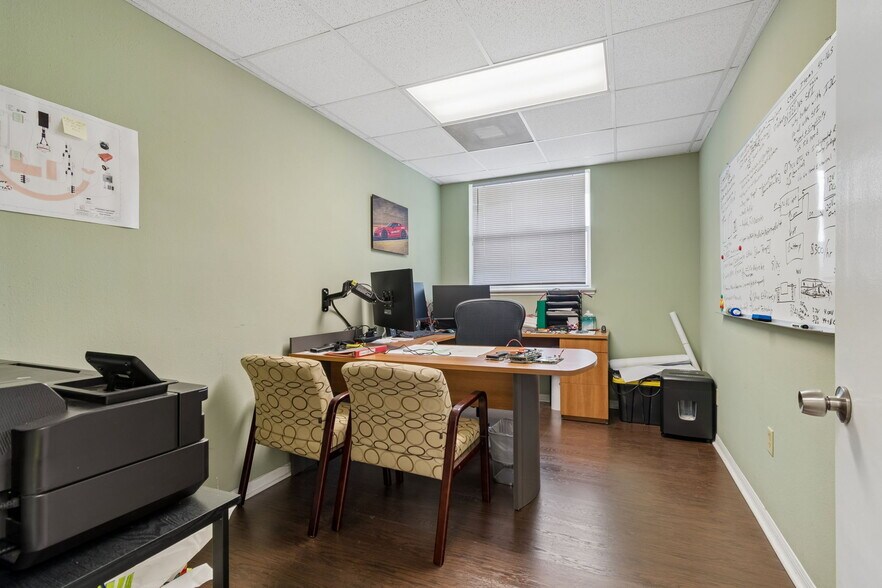More Photos Of 1760-1770 Calumet St, Clearwater Warehouse For Lease
