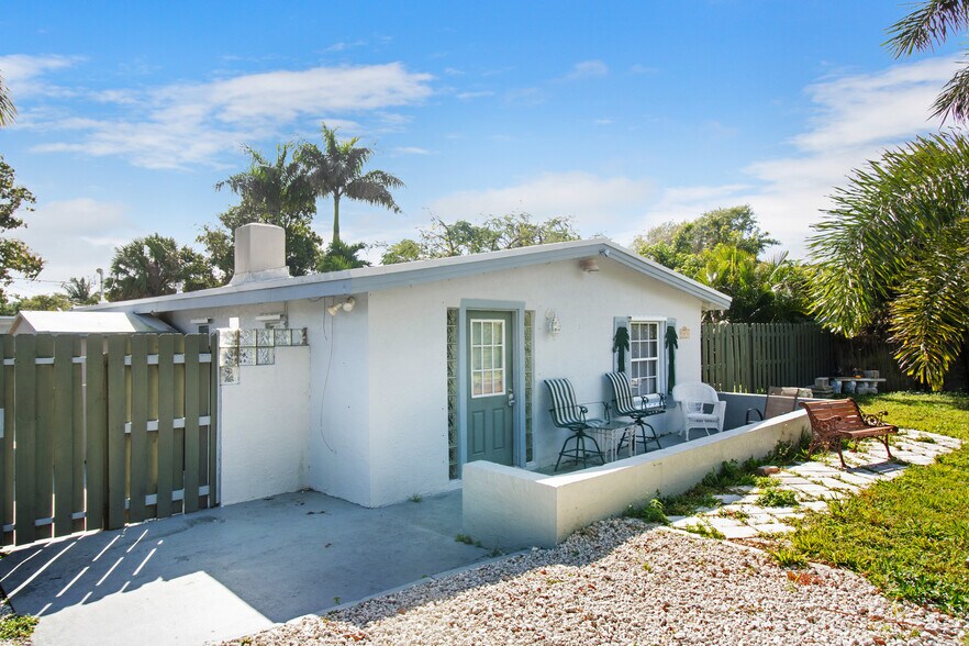 More Photos Of 3570 N Old Dixie Hwy, Delray Beach Apartments For Sale