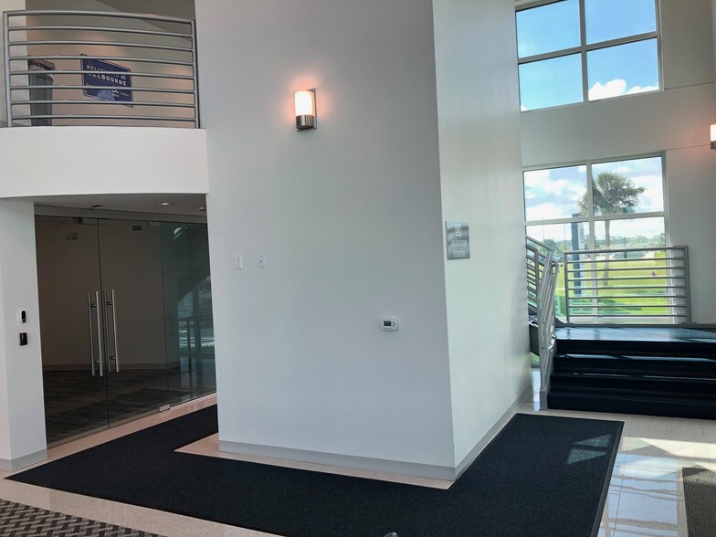 More Photos Of 511 N John Rodes Blvd, Melbourne Office For Lease