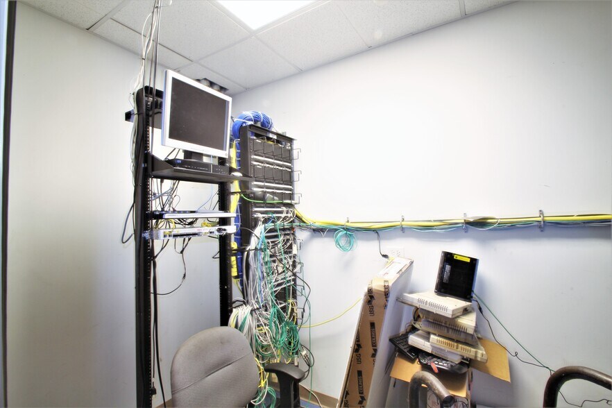 More Photos Of 14240 Dante Ave, Dolton Loft Creative Space For Lease